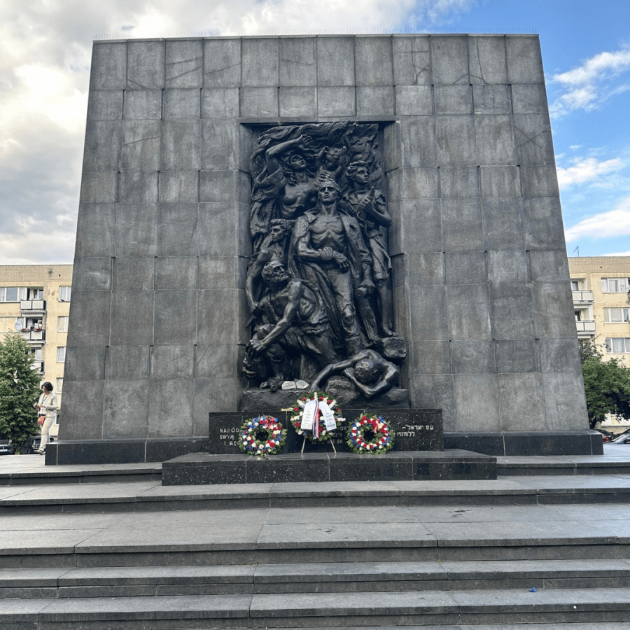 Das Denkmal für die Helden des Warschauer Ghettos