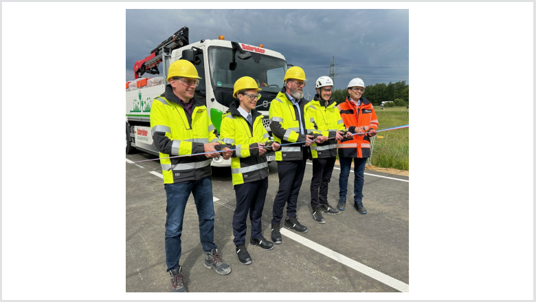 Autobahn-Abbieger ist für Baustellenfahrzeuge eröffnet